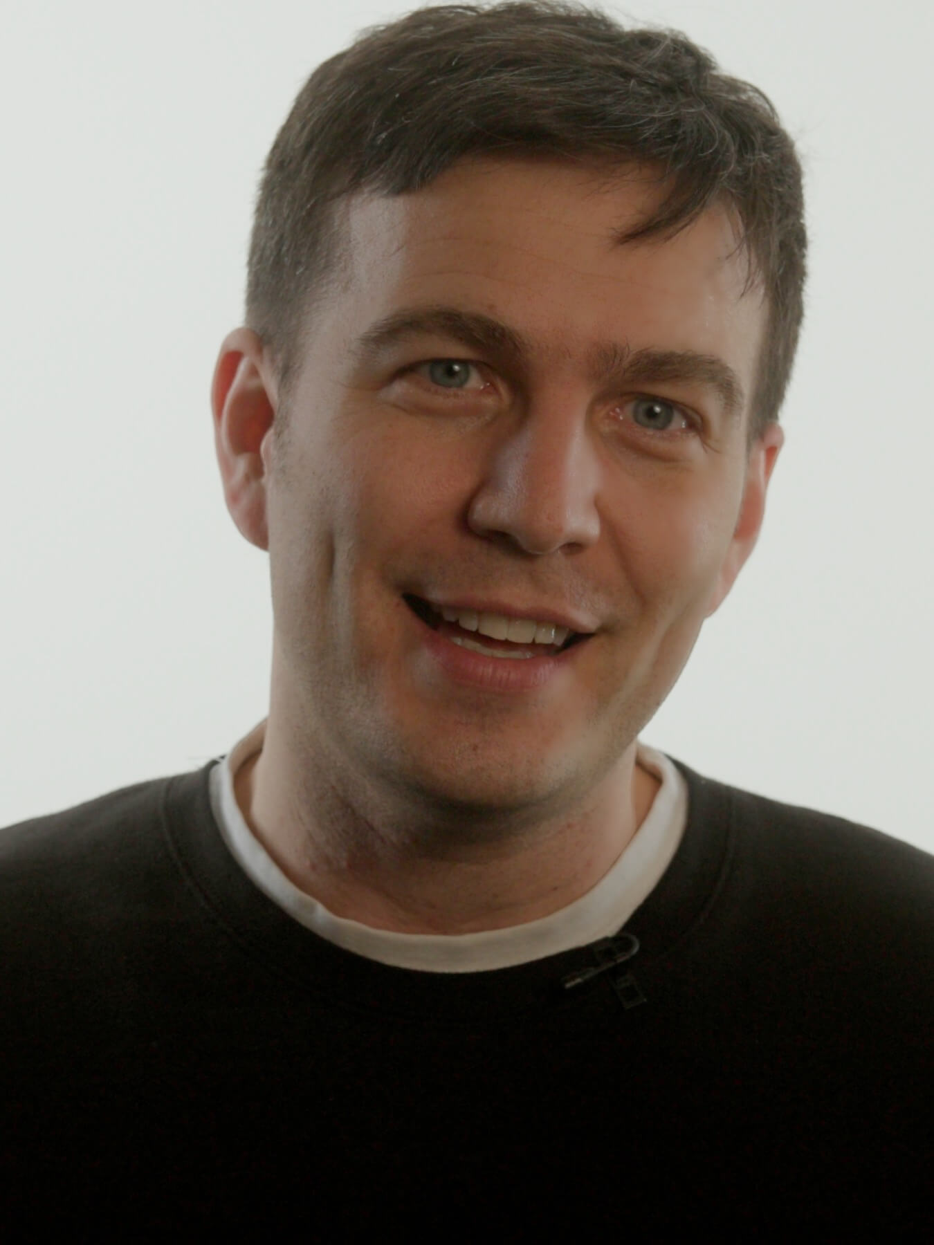 Photo portrait of Tim Kubart.